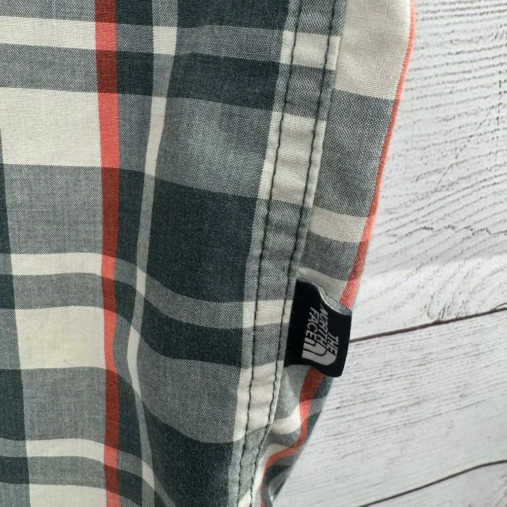 The North Face Men's Plaid Short Sleeve Button Down Casual‎ Outdoor Shirt Small
